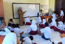 Guru Honorer Tetap Bisa Mengajar