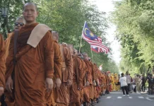 Bhikkhu Sangha Jalan Kaki ke Borobudur, Tebarkan Pesan Kemanusiaan