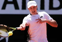 Adam Walton Kandaskan Daniil Medvedev di Roland Garros