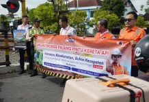 Kampanyekan Keselamatan, KAI Bandara Sosialisasi di Perlintasan Stasiun Wates