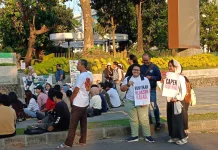 Gelar Aksi di UGM, Emak-Emak dan Mahasiswa Ajak Bunyikan Klakson