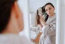 Sering Keramas Ternyata Bukan Penyebab Rambut Rusak