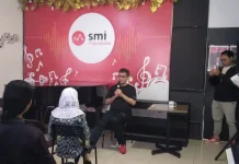 Pianis Internasional Ananda Sukarlan Berbagi Ilmu Musik Klasik dengan Siswa SMI