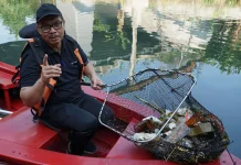 Patroli di Sungai Gajah Wong, Wali Kota Yogyakarta Amankan Sekarung Sampah