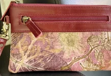 Dompet Kulit Ecoprint dengan Sentuhan Alam yang Memikat