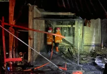 Diduga akibat Konsleting listrik, Rumah Sekaligus Tempat Usaha Terbakad