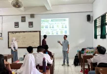 Siswa SMA Belajar Literasi Keuangan Menggunakan Game