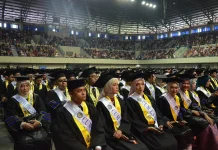 UNY Kukuhkan 1.574 Lulusan Baru, Siap Berkarya untuk Bangsa