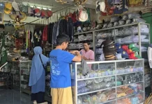 Tahun Ajaran Baru, Penjualan Seragam di Jalan Ibu Ruswo Melonjak Berkali Lipat