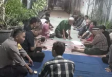 Sosialisasi Bhabinkamtibmas kepada Warga untuk Menjaga Keamanan Lingkungan