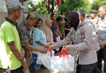 Penyaluran Bantuan Sembako untuk Warga Giwangan