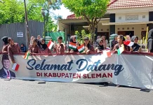 Ratusan Siswa Antusias Sambut Presiden Prabowo dan PM India di Adisutjipto