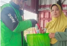 Bantu Rekan, Komunitas Ojol Solusi Patungan Salurkan Bantuan ke Keluarga