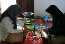 Prestasi Antar Anak Penjual Keripik Raih Kuliah Gratis Kedokteran UGM