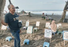Lapak Mewarnai, Ladang Nafkah Pono dan Magnet Wisata Pantai Cangkring