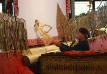 Dalang Muda Pramunditya Unjuk Gigi di Bangsal Srimanganti dengan "Kangsa Adu Jago"