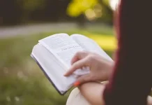 Membaca Buku Fisik Tetap Jadi Kebutuhan di Era Digital