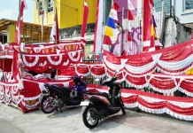 Menjemput Rezeki di Musim Kemerdekaan, Mahasiswa Teruskan Usaha Bendera Keluarga