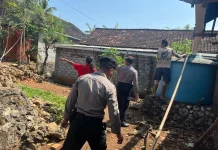 Kekeringan Meluas, Polsek Tepus Distribusikan Bantuan Air Bersih