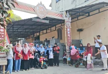 Sambut HUT ke-81 RI, Mahasiswa KKN STMM dan Warga Sabrang Gelar Fun Walk