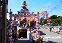 Botol Bekas Menghiasi Kampung, Ini Kreativitas Warga Ledoksari Sambut HUT RI