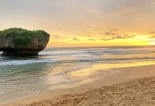 Pesona Pasir Putih dan Senja Pantai Mesra di Gunungkidul