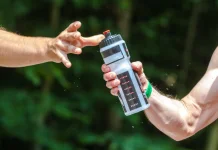 FEB UGM Bagikan 613 Tumbler untuk Mahasiswa Baru