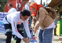 Debit Air Turun Drastis, Warga Dusun Tirto Kokap Terima Bantuan Air Bersih
