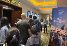 Pemain Film Dan Bandung Sapa Penggemar di Yogyakarta