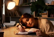 Manfaat Menulis Daftar Kegiatan sebelum Tidur agar Hari Lebih Teratur