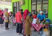 Sambut HUT RI, Bapak-Bapak di Pogung Lor Lomba Hias Tumpeng