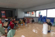 KKN UGM Edukasi Pengelolaan Sampah dan Kesehatan di Maluku Tengah