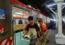 Spesial Dirgahayu Kemerdekaan ke-81 RI, Naik Commuter Line Cuma Bayar Rp8