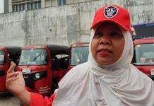 Dari Trotoar Beralih jadi Sopir Bajai, Kisah Rita Bertahan Hidup