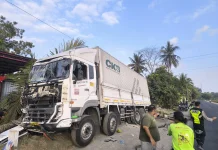 Truk Tronton Tabrak Warung dan Pertashop di Jalan Daendels Kulon Progo