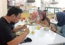 Benarkah Air Rebusan Mi Instan Mengandung Lilin Pemicu Kanker?