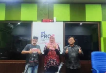 Kisah Wita, Dosen Perempuan yang Punya 100 Lebih Koleksi Radio Antik Warna-warni