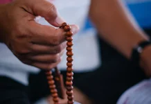 Memperbanyak Zikir untuk Menjaga Ketenangan Hati di Zaman Modern