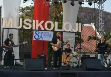 Aksi Tama Plus Band Guncang Benteng Vredeburg di Hari Radio ke-81
