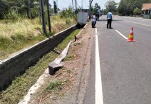 Kecelakaan di Wates, Sebuah Truk Terjun ke Sungai