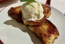 French Toast dan Es Krim Vanila, Hangat dan Dingin dalam Satu Sajian