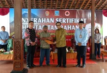 Terdampak Erupsi Merapi 2010, Puluhan Warga Cangkringan Terima Sertifikat Huntap
