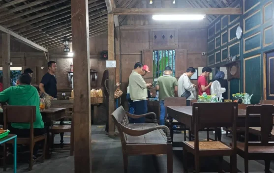 Waroeng Kopi Klotok, Pengunjung Merasa Pulang ke Rumah Nenek