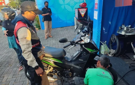 Melihat Jasa Tambal Ban dan Servis Gratis di Pos Terpadu Druwo Bantul