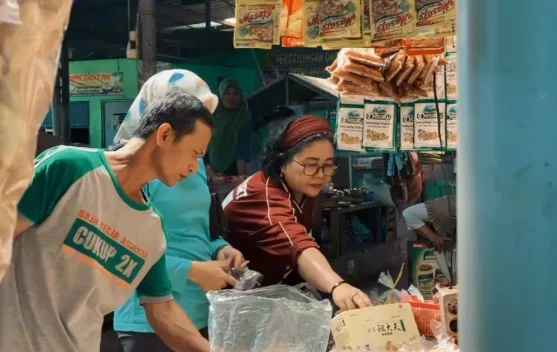 Dukung Ekonomi Rakyat, Setwan Sleman Belanja Bareng di Pasar Cebongan