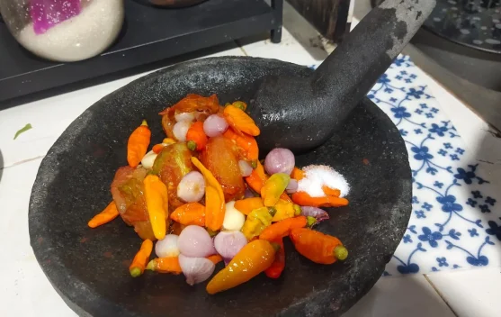 Sambal Bawang dengan Sentuhan Uleg Tangan begitu Nikmat