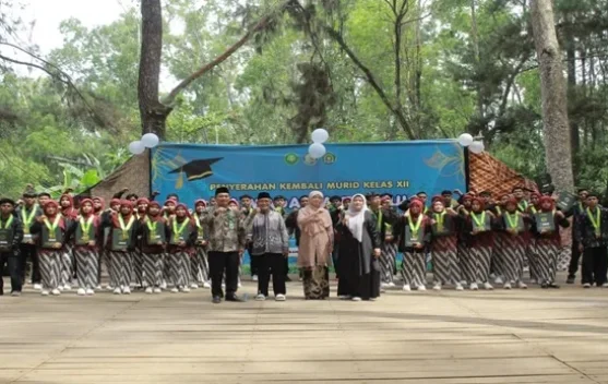 MA Madania Bantul Gelar Wisuda Siswa Bernuansa Harmoni Alam
