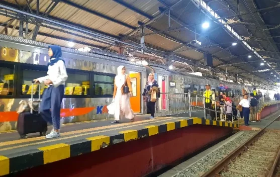 Awal Libur Sekolah, Daop 6 Yogyakarta Catat 37.806 Penumpang Padati Stasiun