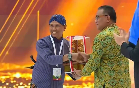 Kisah Ananto si Ustad Sampah