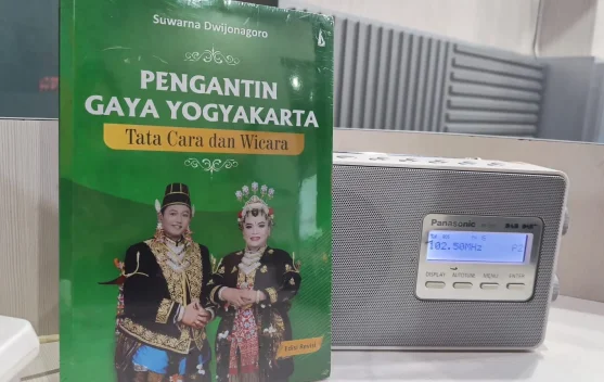 Referensi Buku "Pengantin Gaya Yogyakarta" Karya Suwarna Dwijonagoro